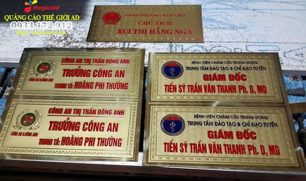 bảng chức danh inox ăn mòn