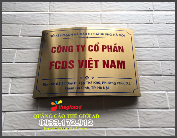 bảng inox ăn mòn vàng xước