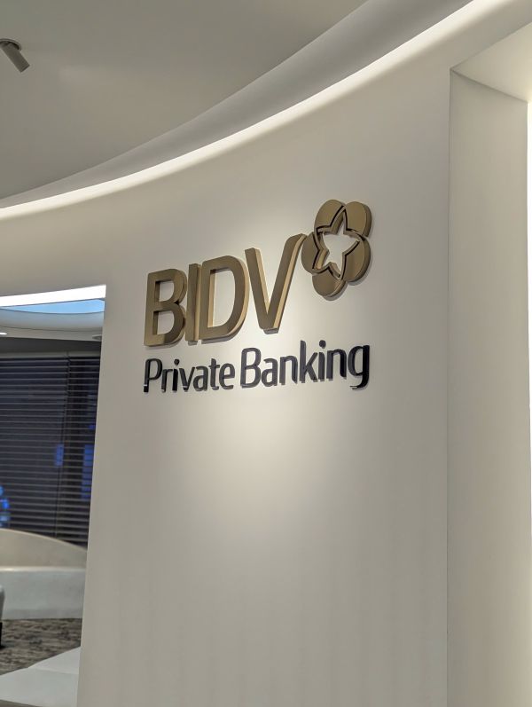 bảng hiệu chữ inox vàng gương bảng hiệu chữ inox vàng gương