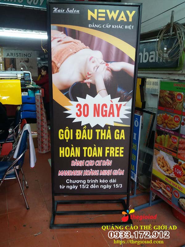 bảng hiệu standee chân sắt