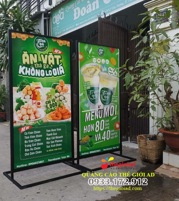 bảng hiệu standee chân sắt