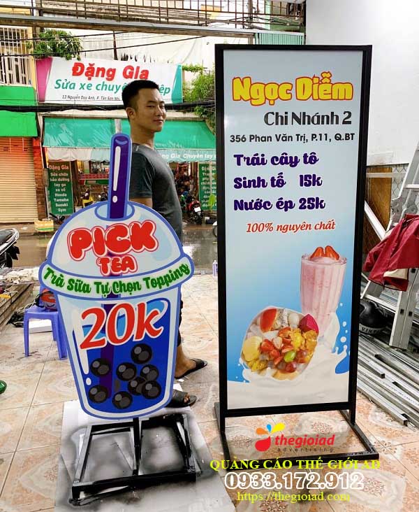 bảng hiệu standee chân sắt