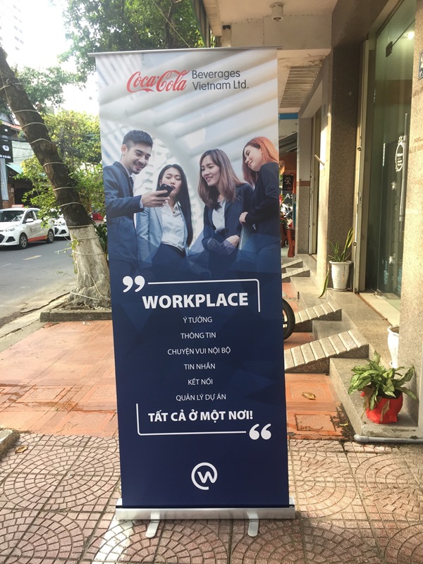 in standee cuốn nhôm in standee cuốn nhôm