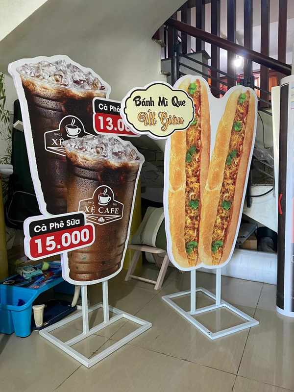 standee sản phẩm