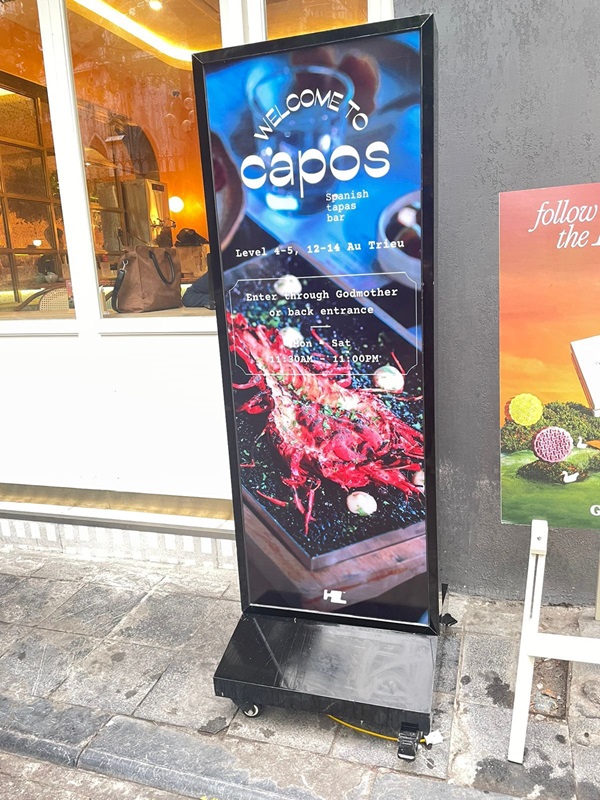 standee quận 2