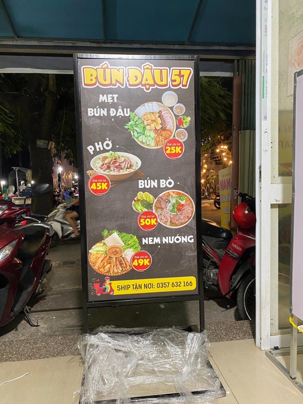 standee sản phẩm
