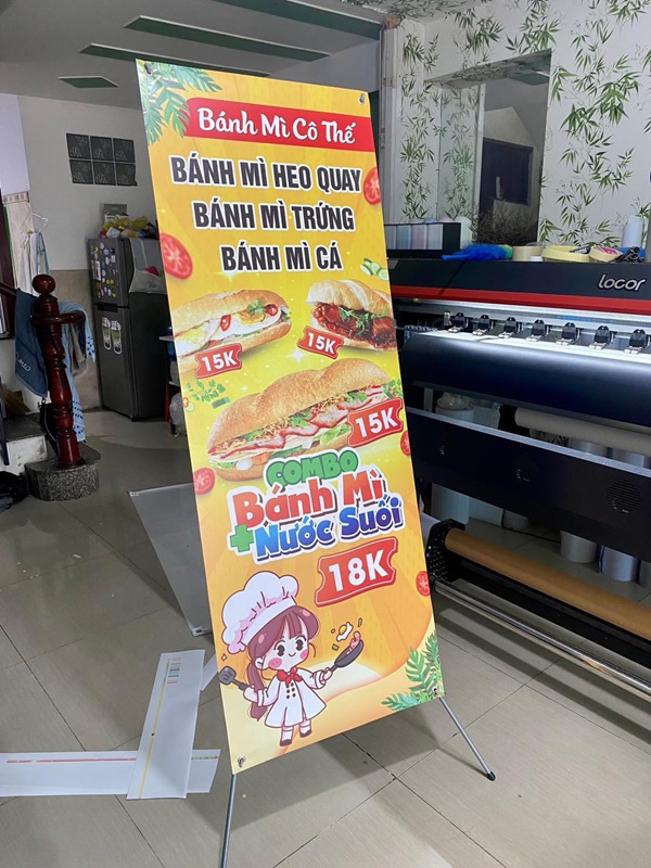standee sản phẩm