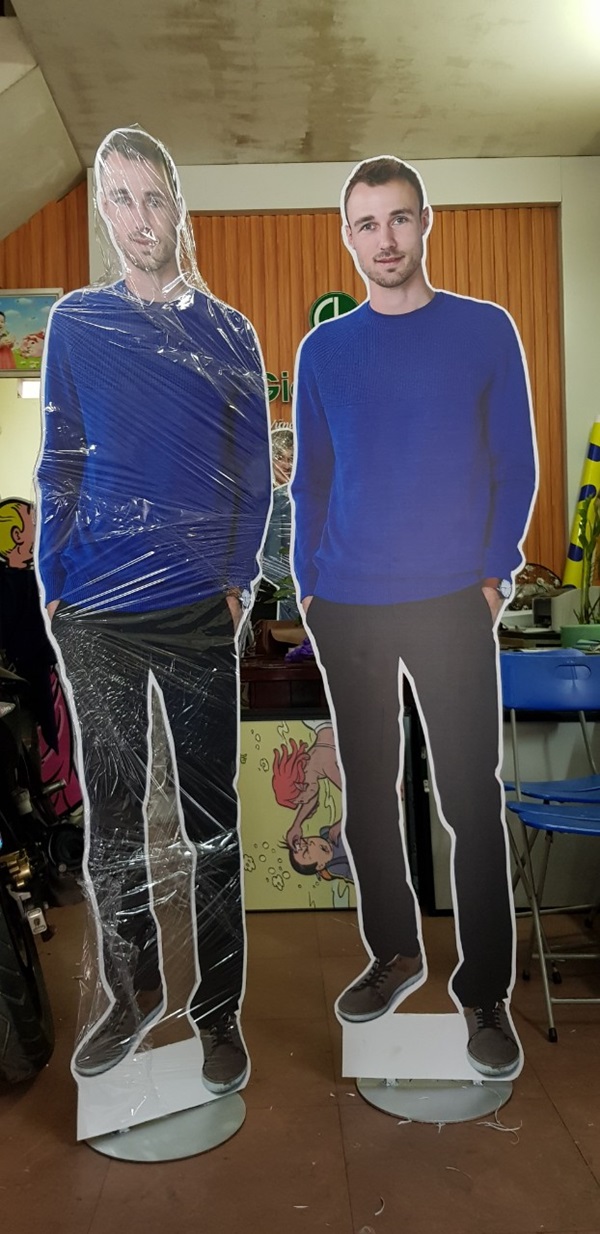 in standee hình người tphcm