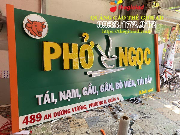 bảng hiệu quán phở