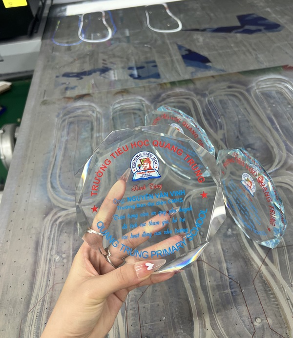 in uv thủy tinh in uv thủy tinh