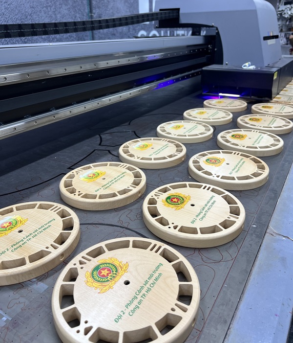 in uv gỗ in uv gỗ